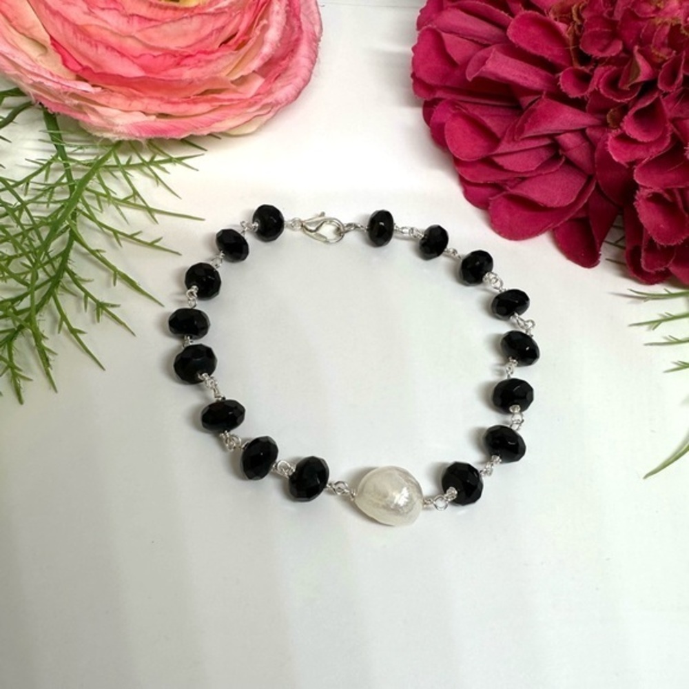 NEW⚜️Freshwater Pearl & Black Crystal Glass Beaded Bracelet